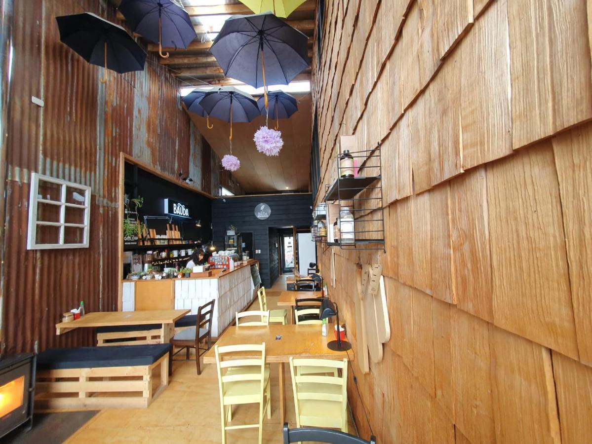 Hotel & Cafe Bauda Кастро Екстериор снимка