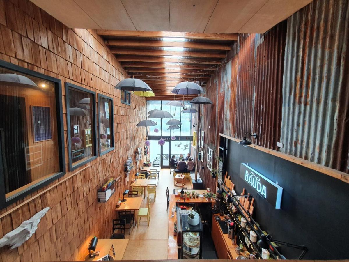Hotel & Cafe Bauda Кастро Екстериор снимка