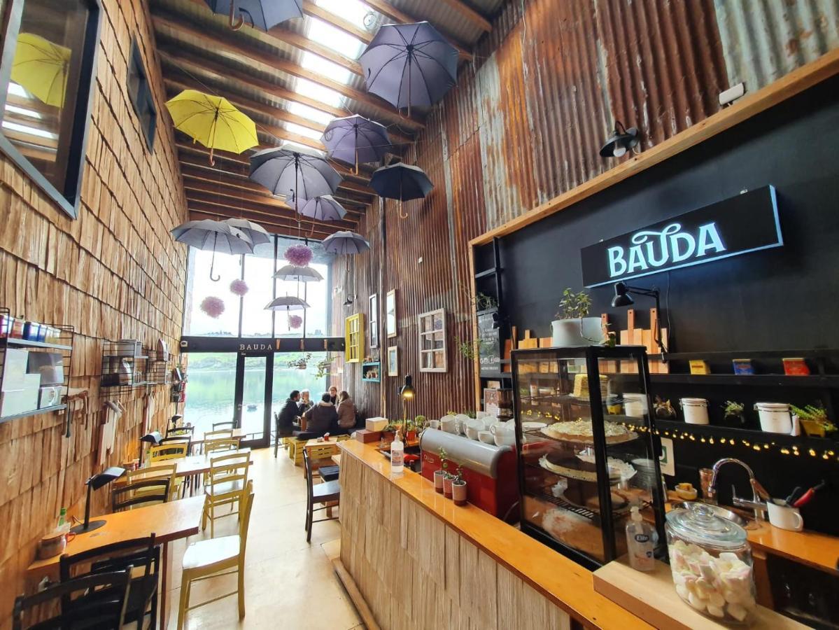 Hotel & Cafe Bauda Кастро Екстериор снимка